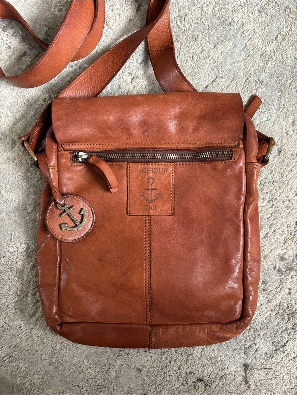 Men's Leather Messenger Bag in Tan Brown - Classic Crossbody